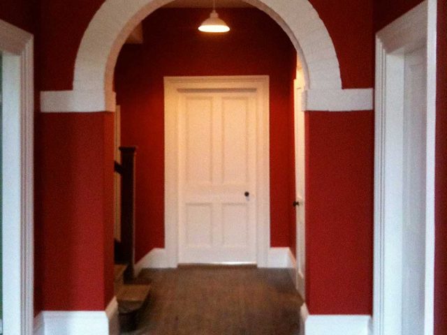 https://everettpainting.co.uk/wp-content/uploads/2020/06/red_hall_before-640x480.jpg