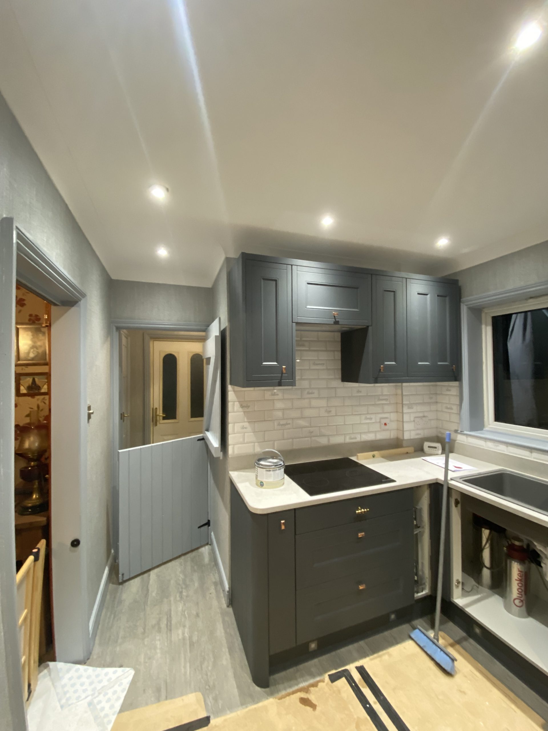kitchen wallpapering